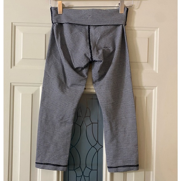 Lululemon Wunder Under Crop Roll Down Waist Gingham Plaid Black White Size 4 - Picture 4 of 7